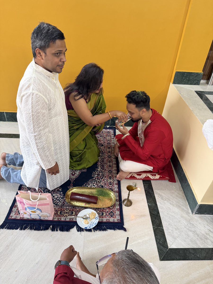 Shoumo's family exchanging blessings with gifts and brass items